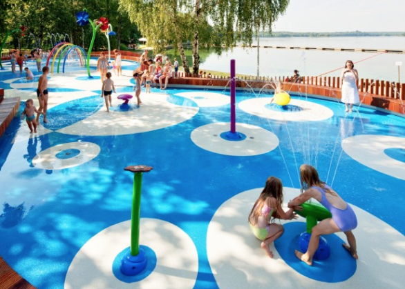 Quelle aire de jeu aquatique pour une piscine publique?