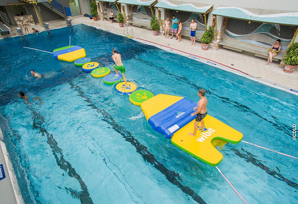 Une piscine gonflable pour les enfants : des séances de jeux aquatiques