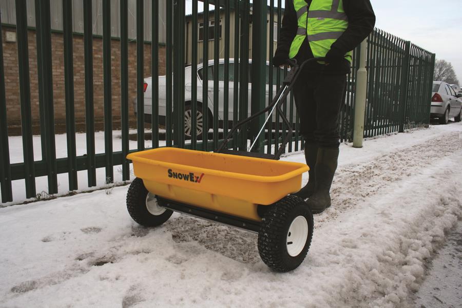 Viabilité hivernale : bien doser le sol et les fondants routiers