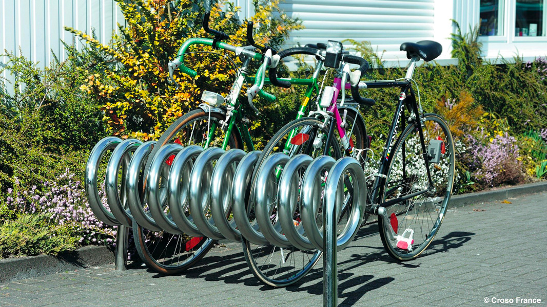Systèmes de stationnement et arceaux à vélo - Kern SA pour sécurité de  trafic