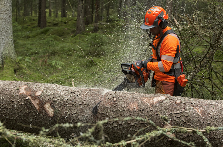 Husqvarna : nouvelle tronçonneuse professionnelle 90cc