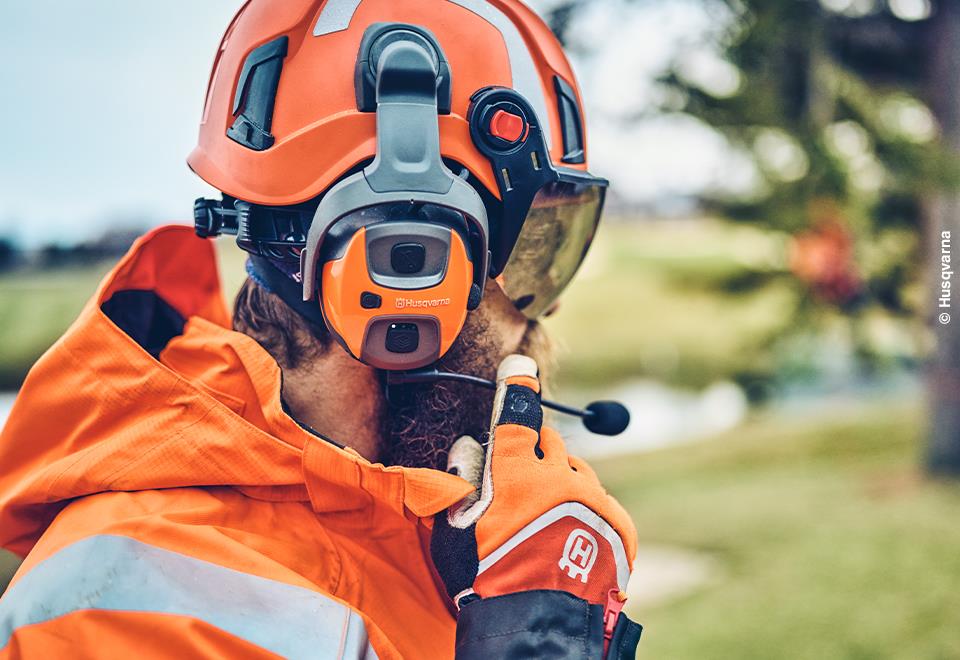 Notre vidéo des tronçonneuses Husqvarna à batterie à embrayage centrifuge