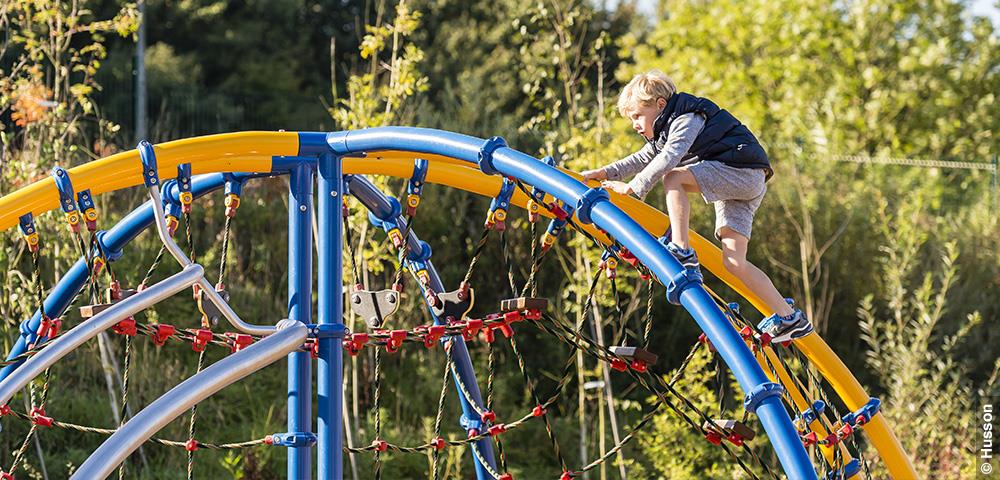 Jeu filet de corde en grimper pyramide