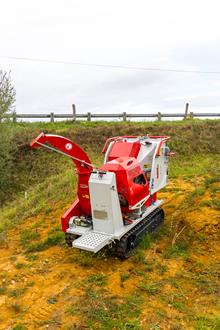 Broyeur à déplacement autotracté, sur porteur à chenilles