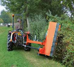 Tondeuse-broyeuse adaptable sur tracteurs