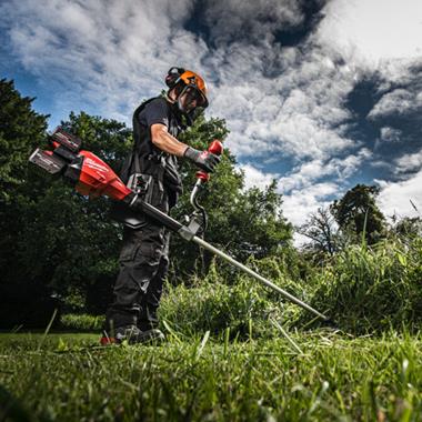 M18 FUEL™ Débroussailleuse à double batterie