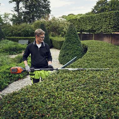 Taille-haies sur perche à batterie