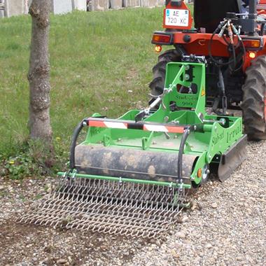 Désherbeur mécanique pour tracteur