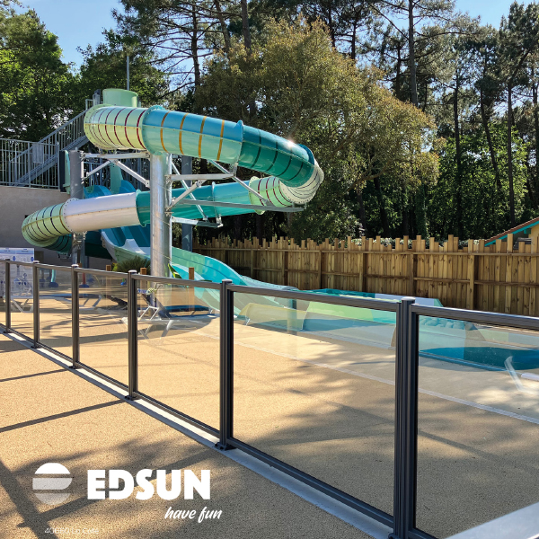 Toboggans aquatiques sur mesure - Photo