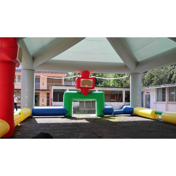 Structure gonflable couverte multisports et multi-terrains - Photo
