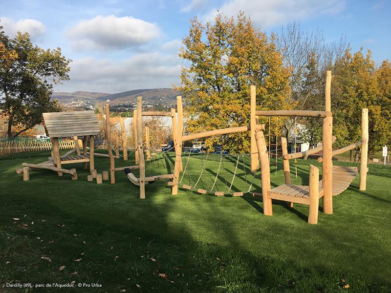 Jardin : installation de jeux de plein air, que dit la loi ?