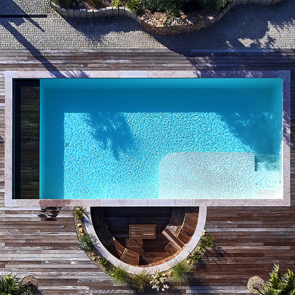 Couverture de piscine automatique caillebotis immergés 