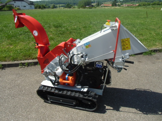 Broyeurs automoteurs - Broyeur à déplacement auttracté, sur porteur à chenilles - Photo 1