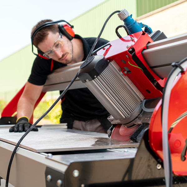 Scie sur table pour découpe de grès cérame pleine masse RUBI DCX250 XPERT Outils de coupe