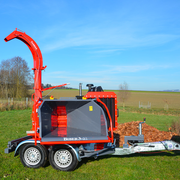 Déchiqueteuse moteur sur tourelle orientable