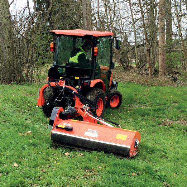 Tondeuse-broyeuse adaptable sur tracteurs