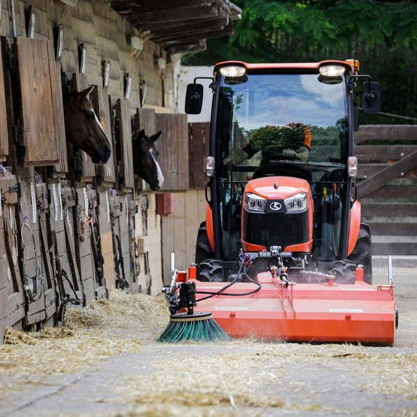 Matériels et Outillage - Balayeuse portée - Photo 1