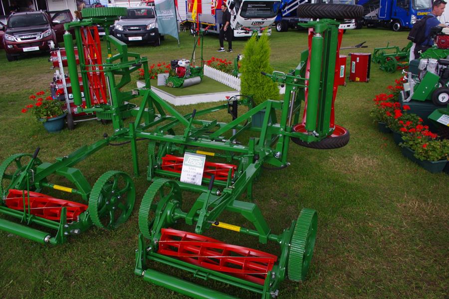 Terrains de sports - Tondeuse adaptable sur tracteurs - Photo 1