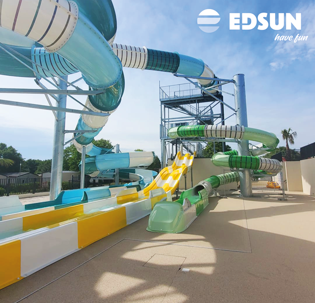 Toboggans aquatiques sur mesure - Photo