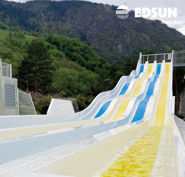 Toboggans aquatiques sur mesure - Photo