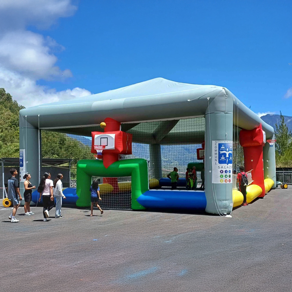 Structure gonflable couverte multisports et multi-terrains - Photo
