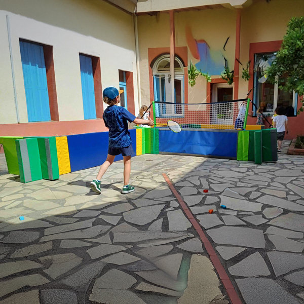 Système modulable en mousse d’espaces multisports et multi-terrains, pédagogiques et ludiques pour enfants et seniors - Photo