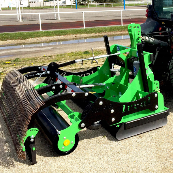 Désherbeur mécanique pour tracteur