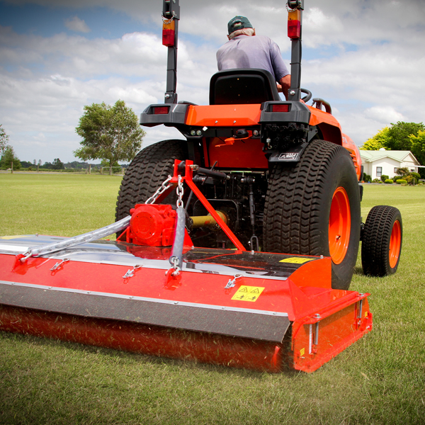 Tondeuse adaptable sur tracteurs - Striker 150 / 190 - Tondeuses  professionnelles