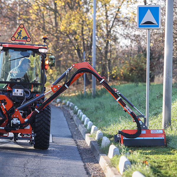 Tondeuses-débroussailleuses, Tondeuses-broyeuses, Epareuses - Débroussailleuse adaptable sur tracteurs à bout de bras - Photo 1